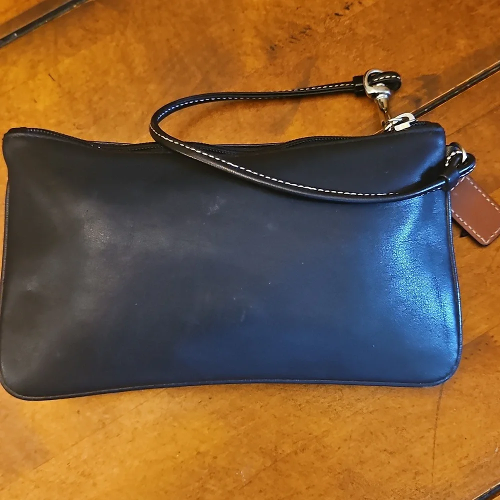 COACH | BLACK LEATHER WRISTLET